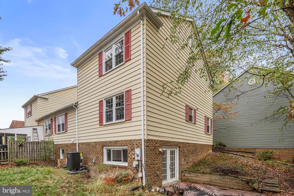 702 HEMLOCK COURT