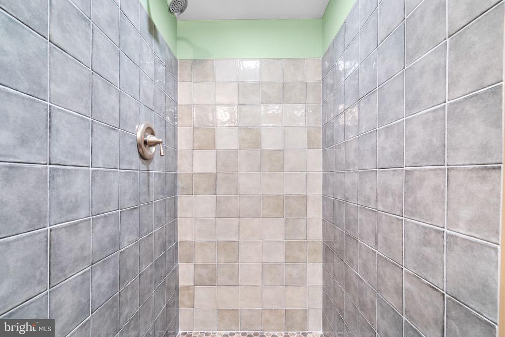 702 HEMLOCK COURT