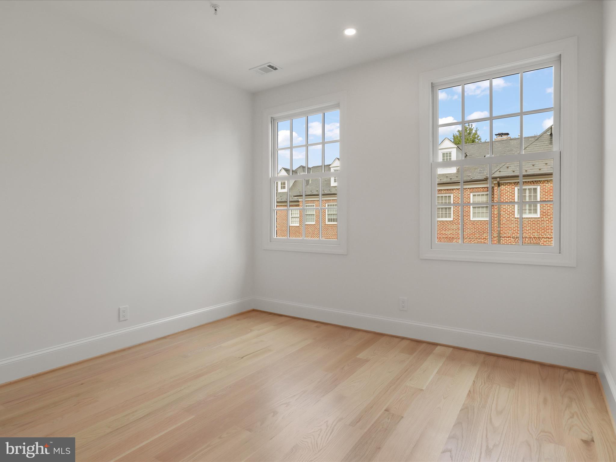 1125 KENSINGTON ROAD