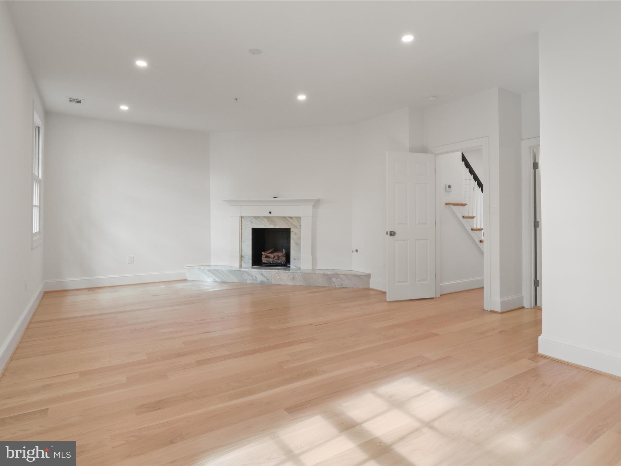 1125 KENSINGTON ROAD