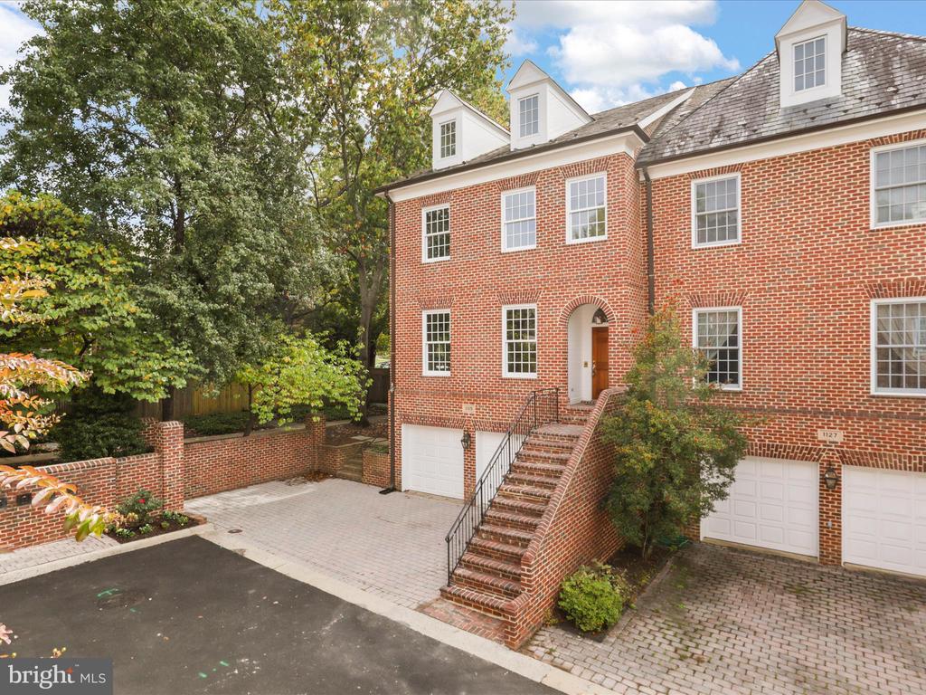 1125 KENSINGTON ROAD