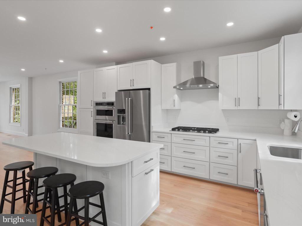 1125 KENSINGTON ROAD