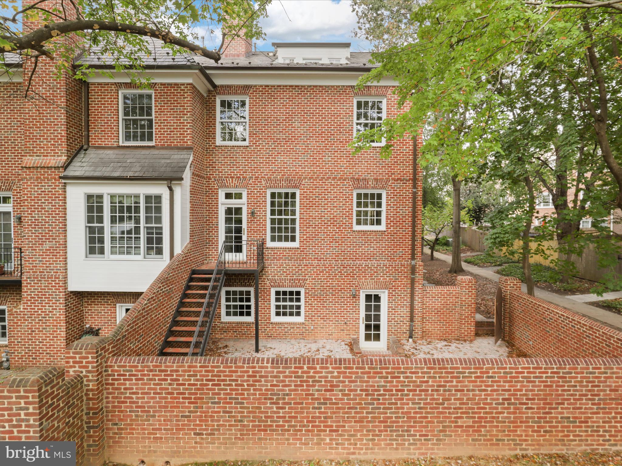 1125 KENSINGTON ROAD