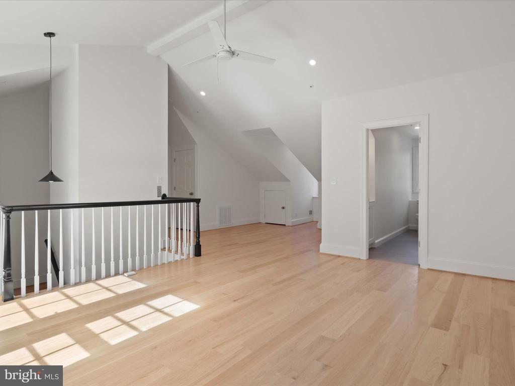 1125 KENSINGTON ROAD