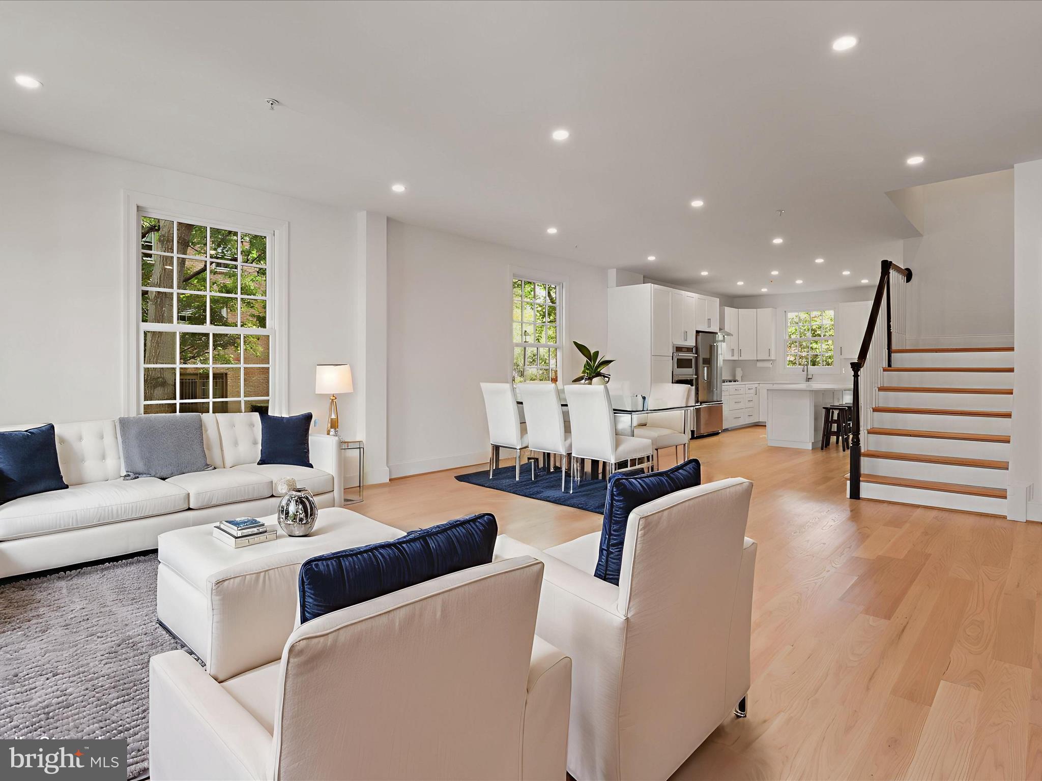 1125 KENSINGTON ROAD