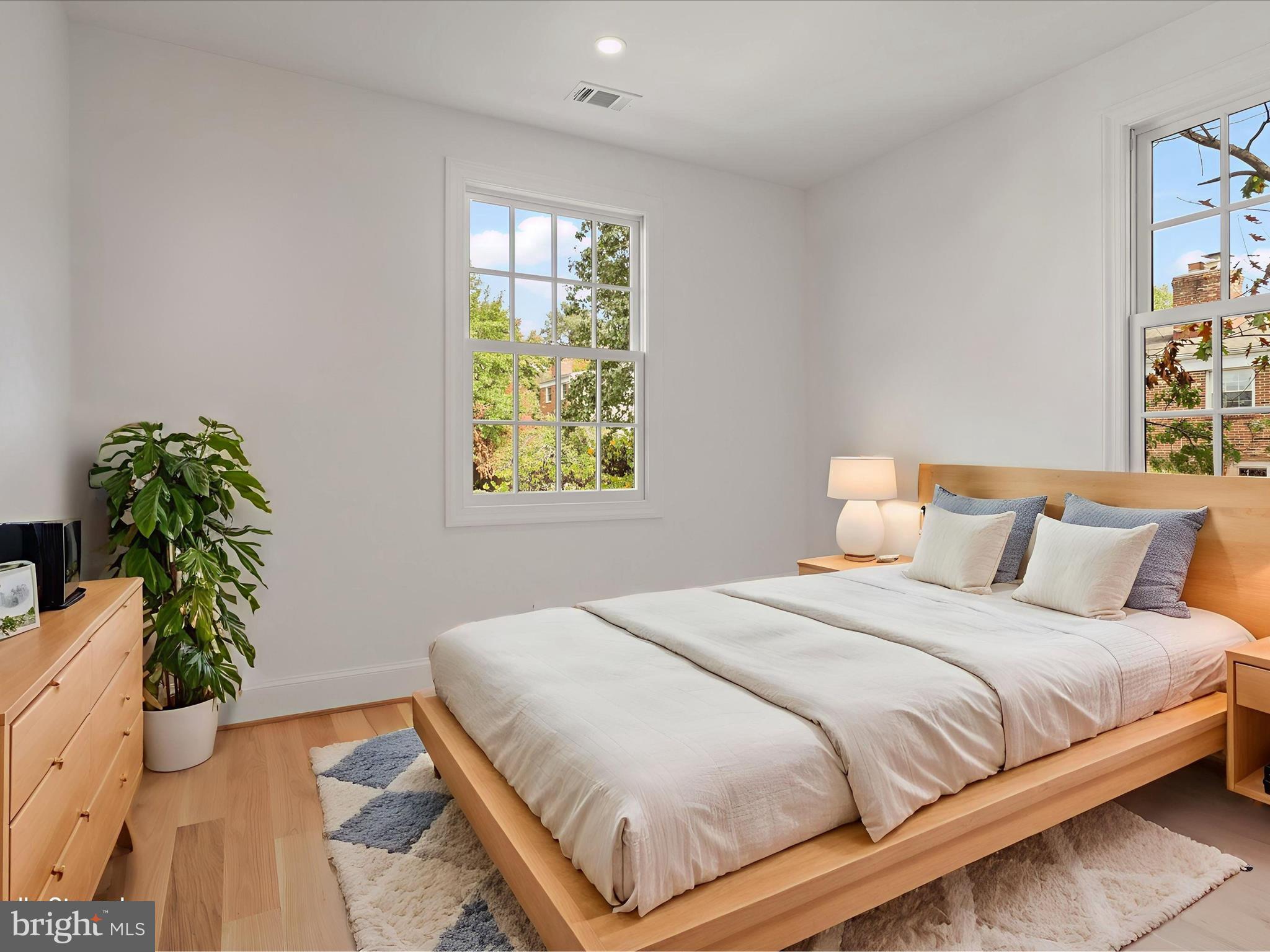 1125 KENSINGTON ROAD