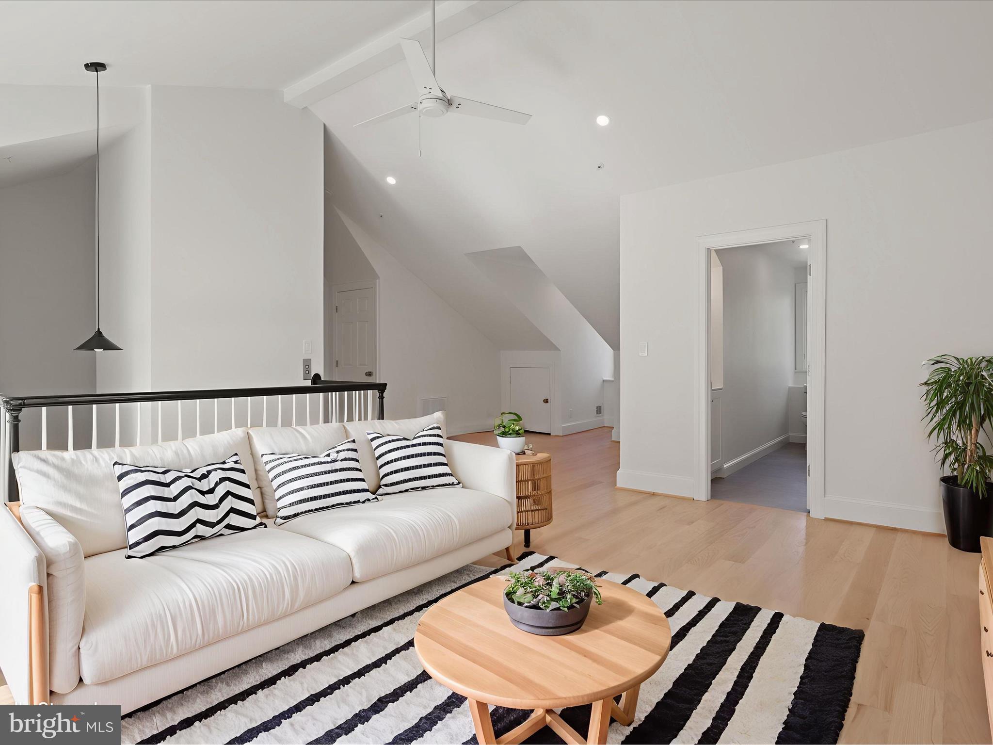 1125 KENSINGTON ROAD