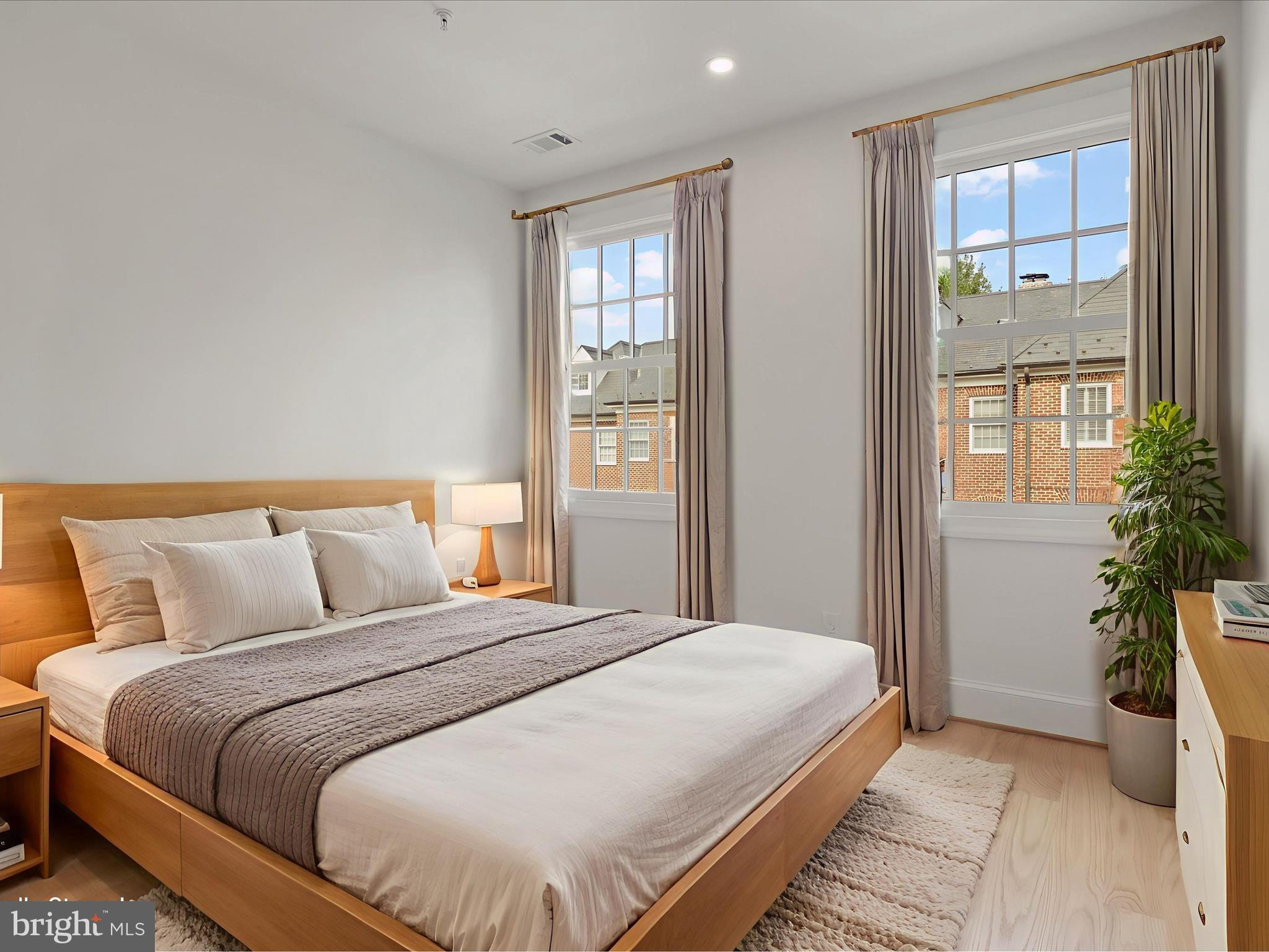 1125 KENSINGTON ROAD