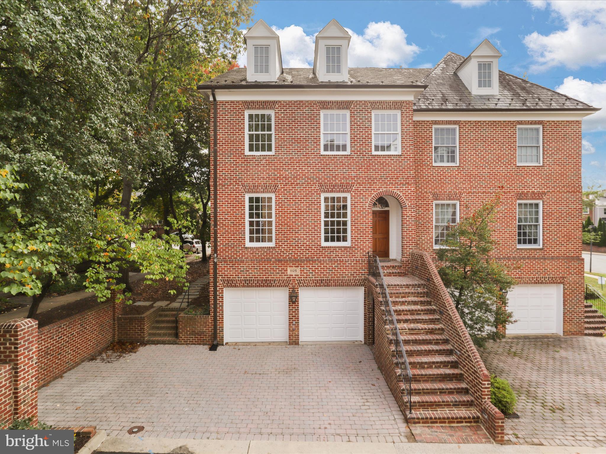 1125 KENSINGTON ROAD