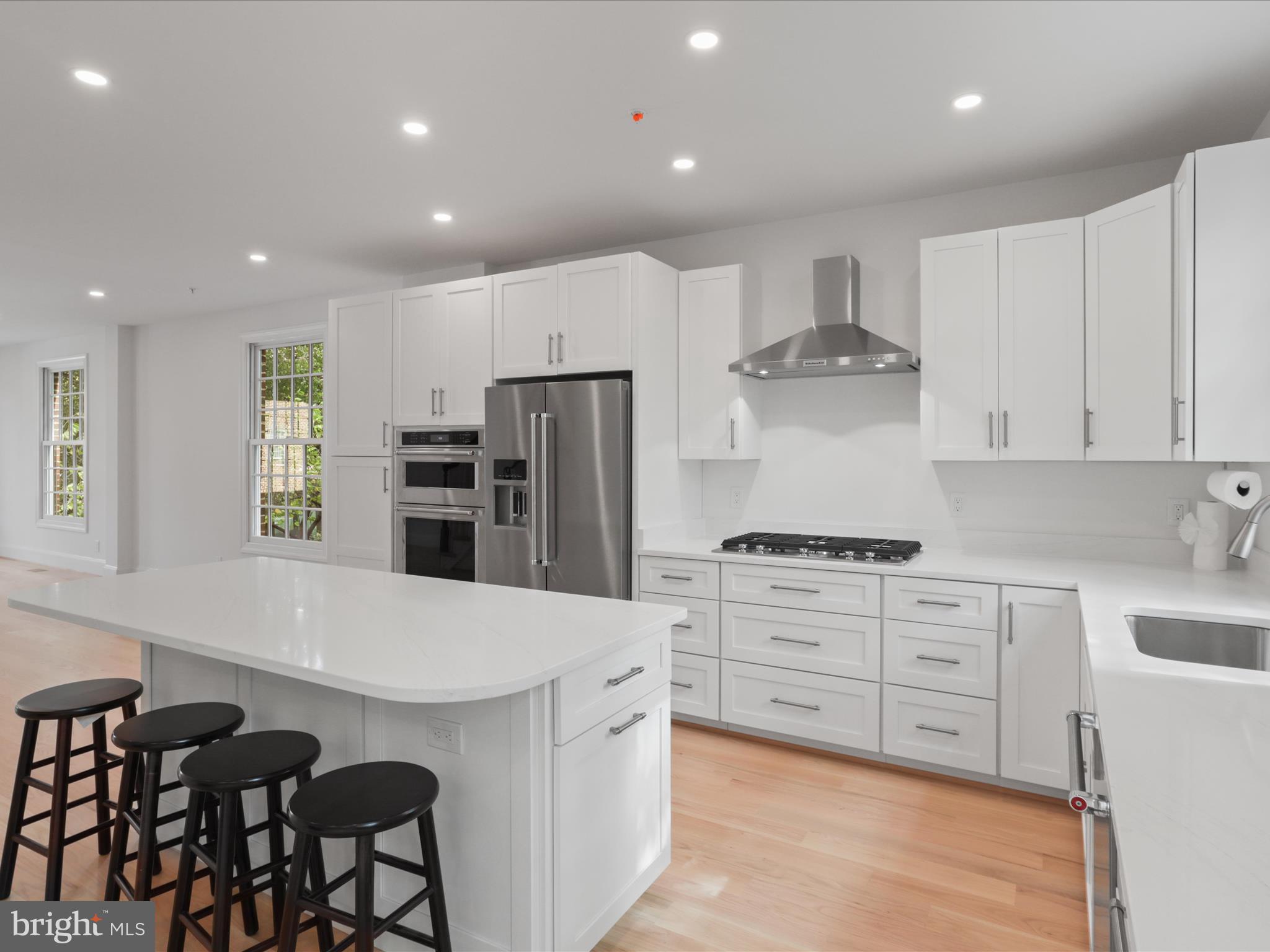 1125 KENSINGTON ROAD