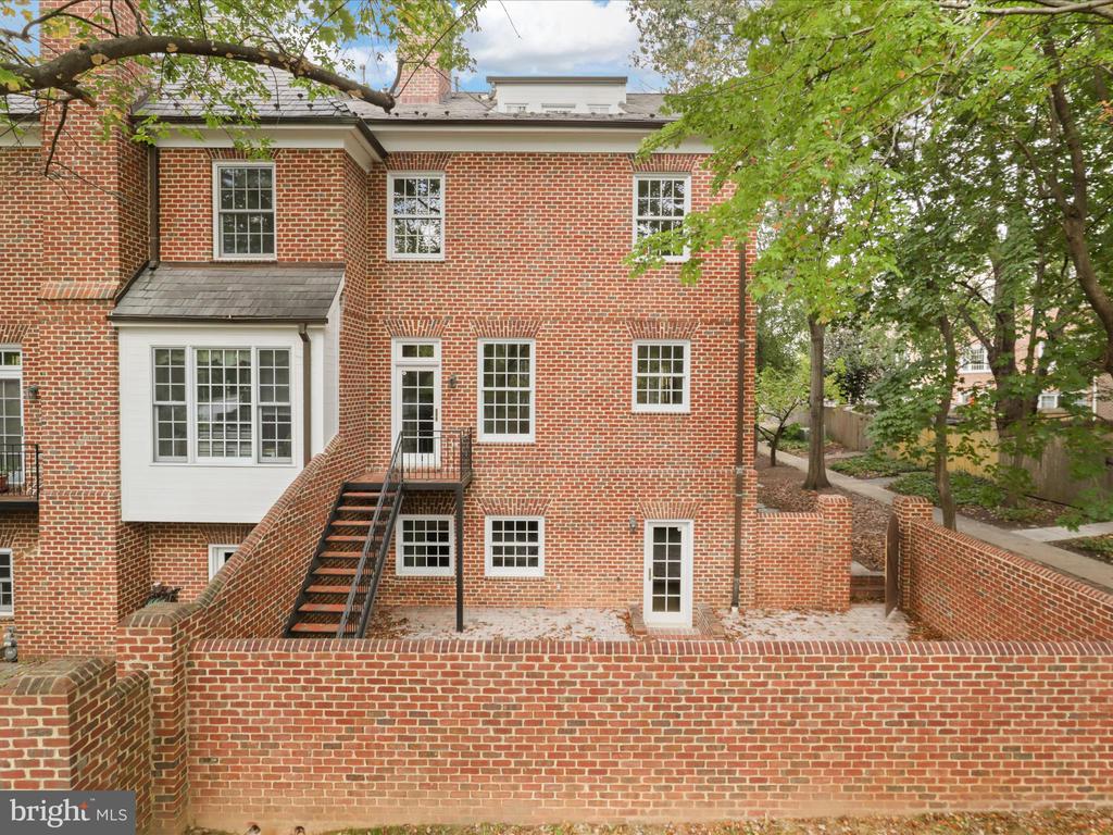 1125 KENSINGTON ROAD