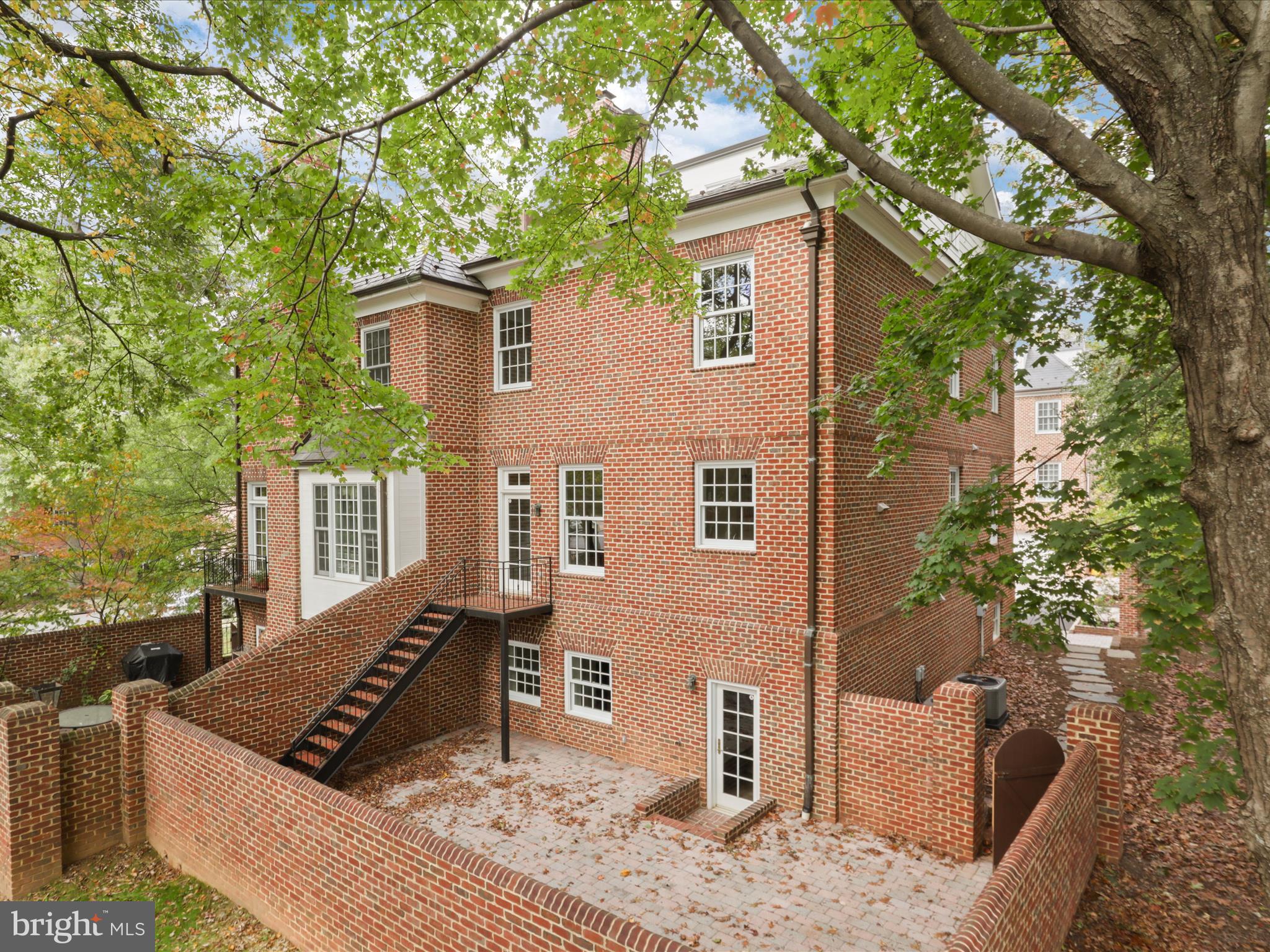 1125 KENSINGTON ROAD