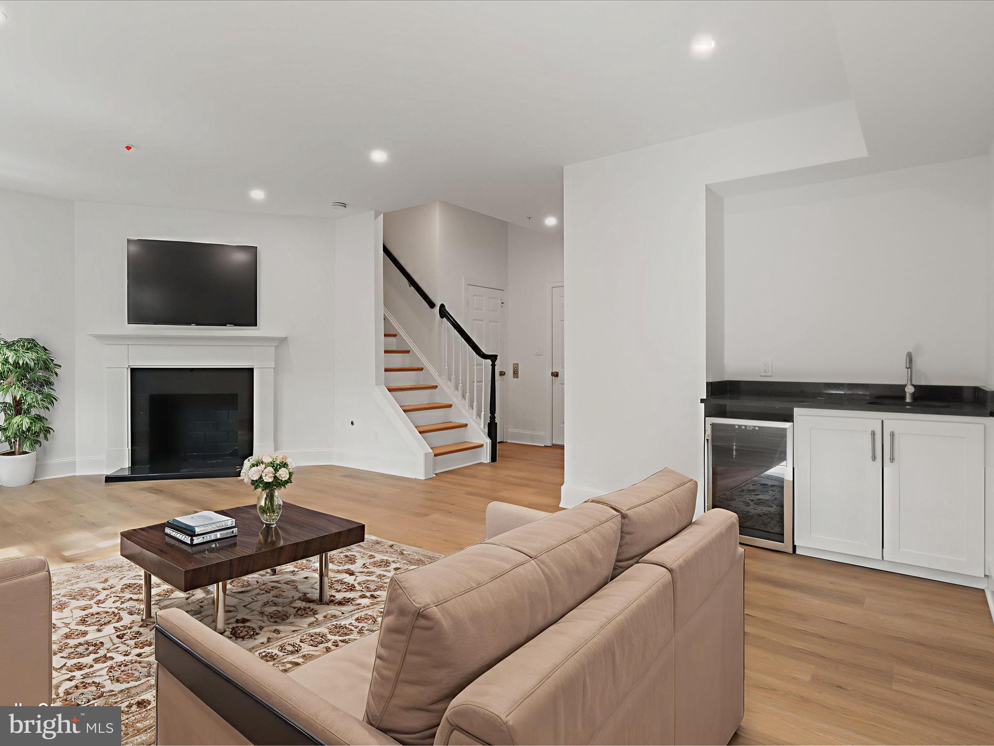 1125 KENSINGTON ROAD