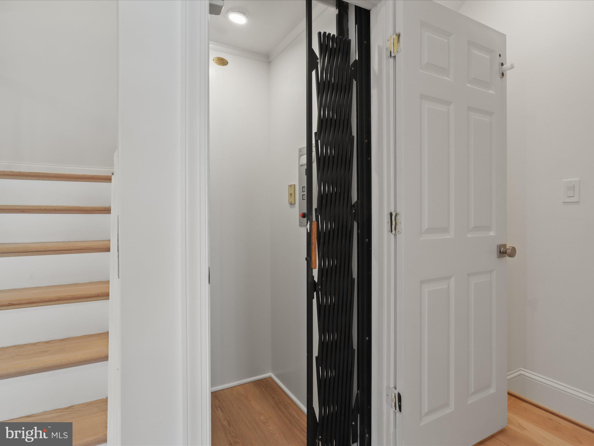 1125 KENSINGTON ROAD