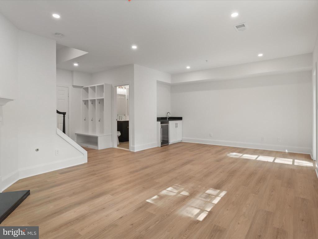 1125 KENSINGTON ROAD