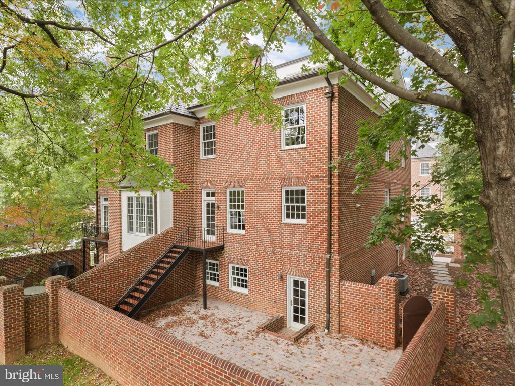 1125 KENSINGTON ROAD