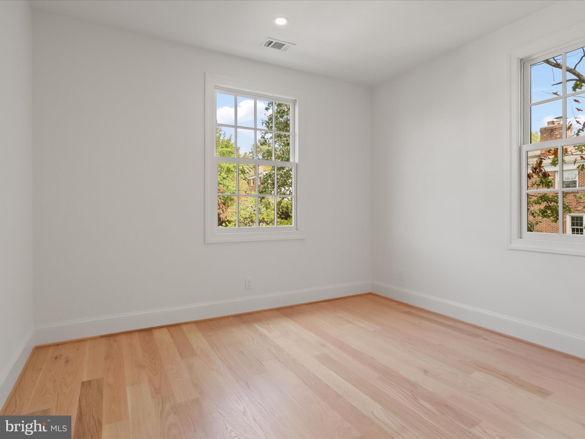 1125 KENSINGTON ROAD