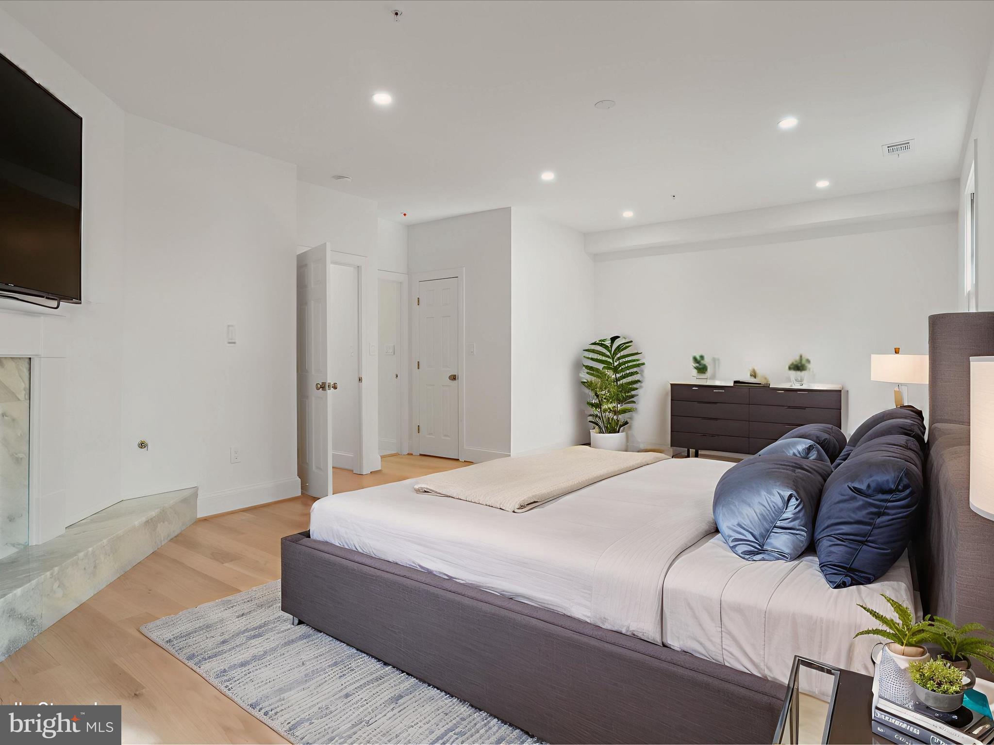 1125 KENSINGTON ROAD