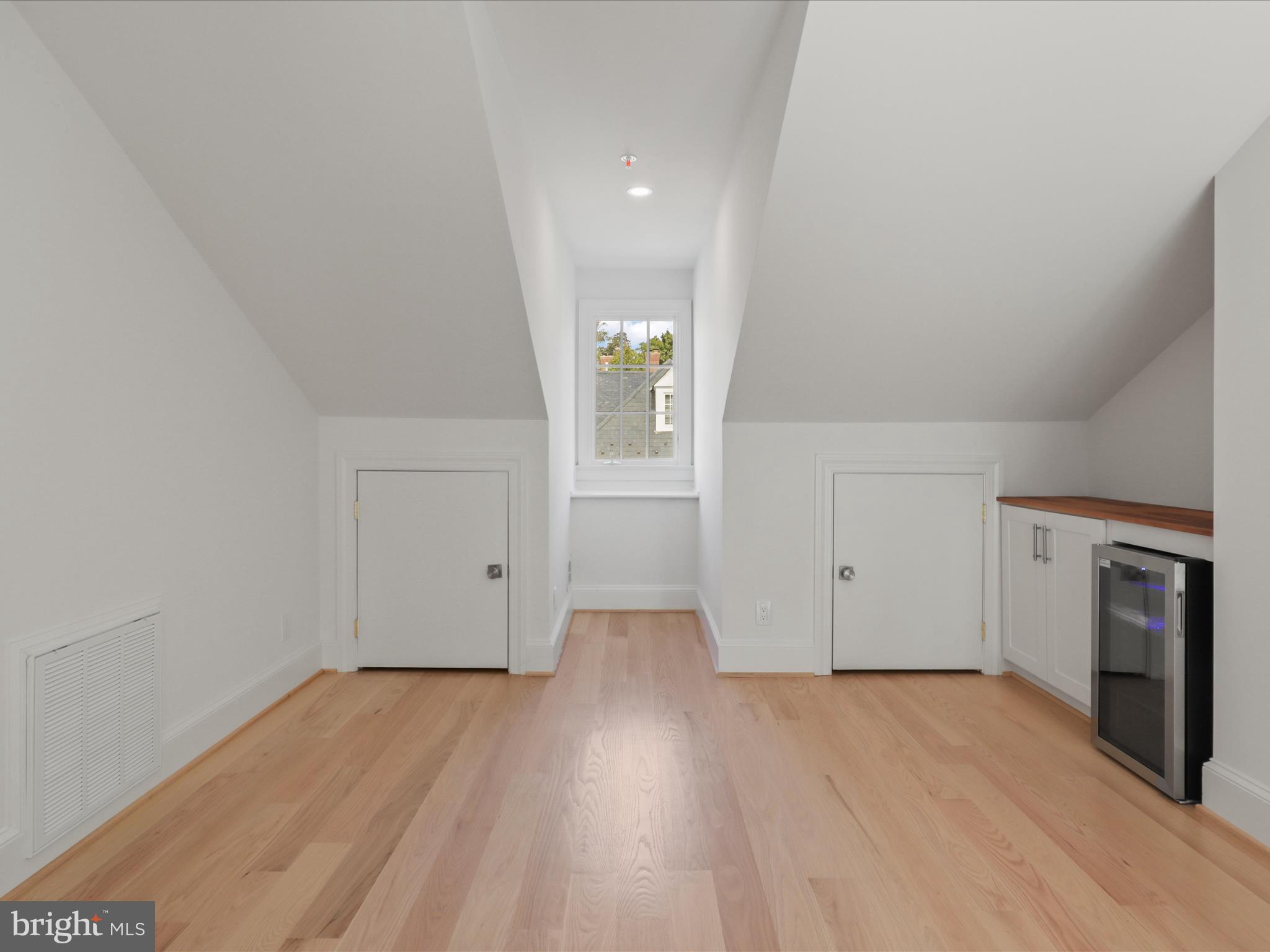 1125 KENSINGTON ROAD