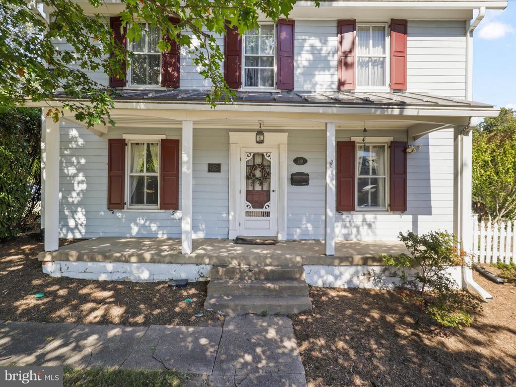 910 LOCUST STREET