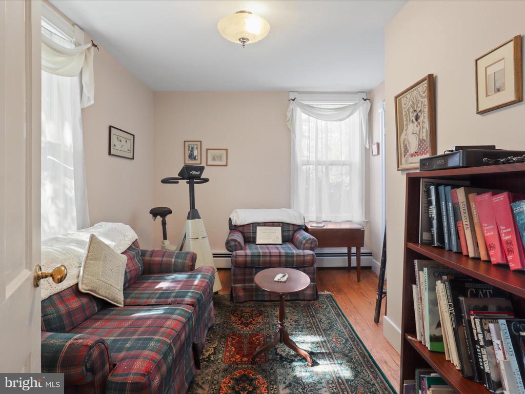 910 LOCUST STREET