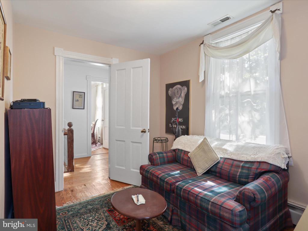 910 LOCUST STREET