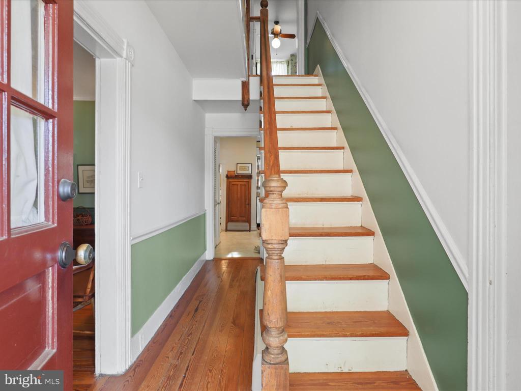 910 LOCUST STREET
