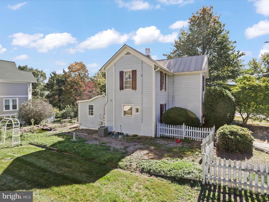 910 LOCUST STREET