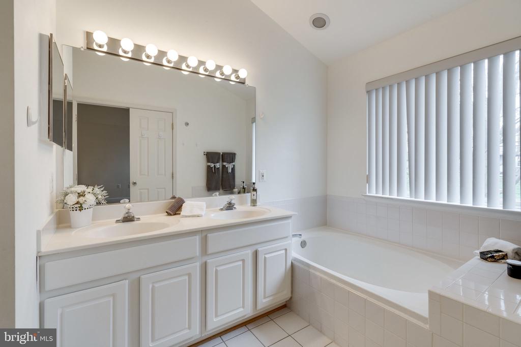5136 BALLYCASTLE CIRCLE