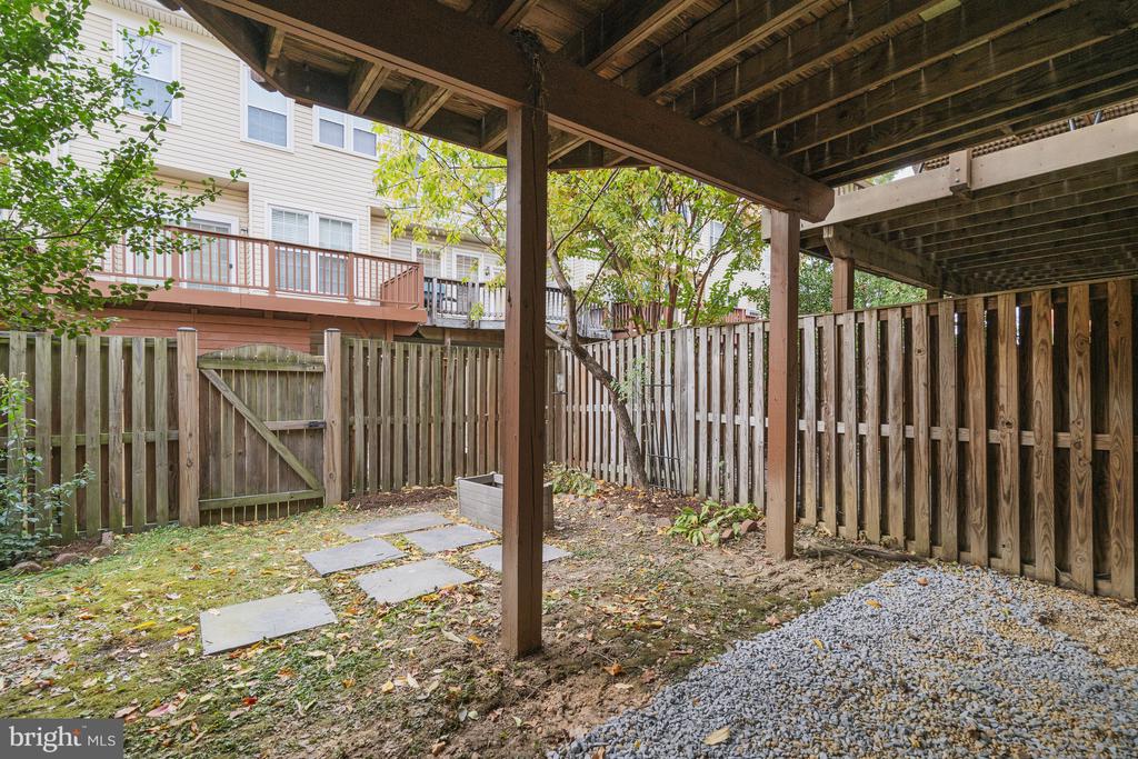 5606 BROOKLAND COURT