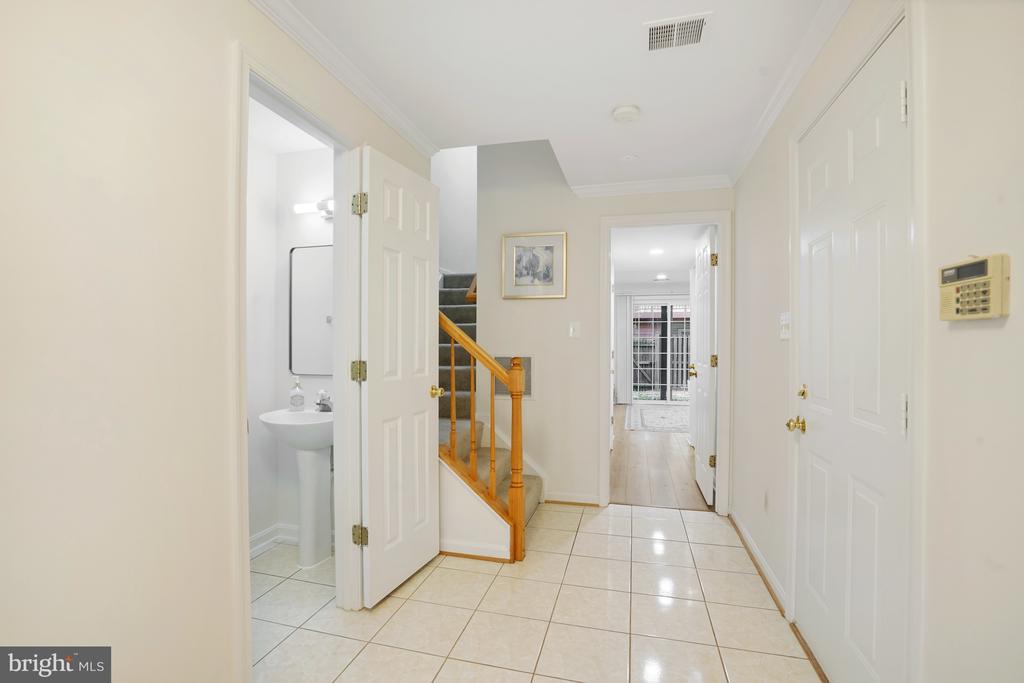 5606 BROOKLAND COURT