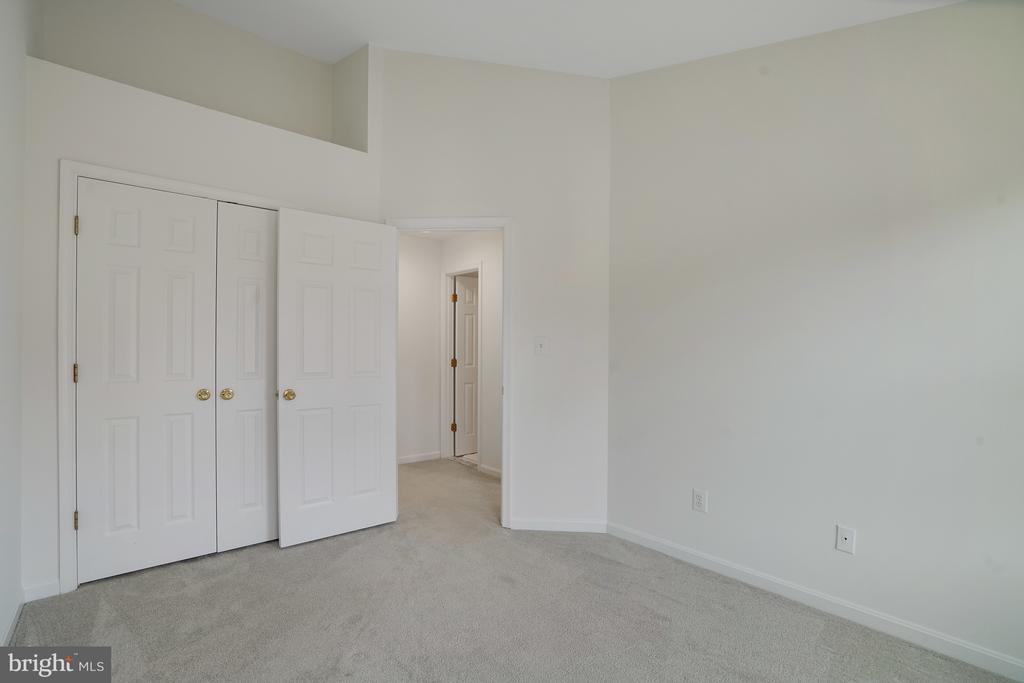 5606 BROOKLAND COURT