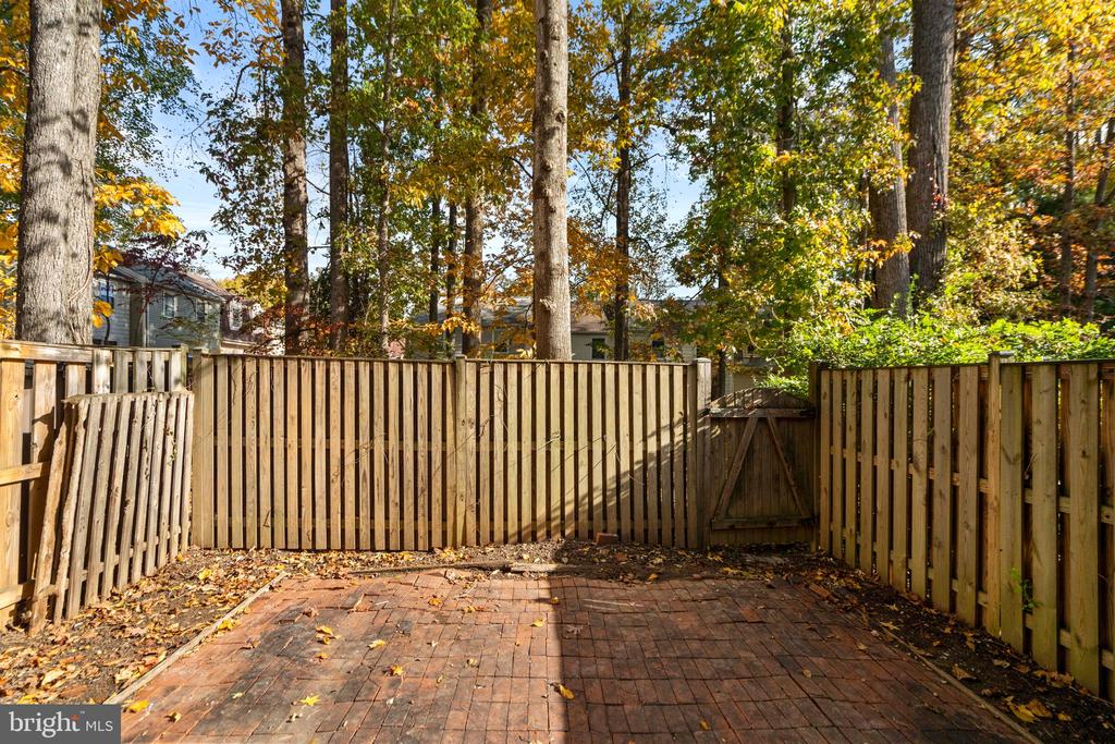 9521 CHERRY OAK COURT