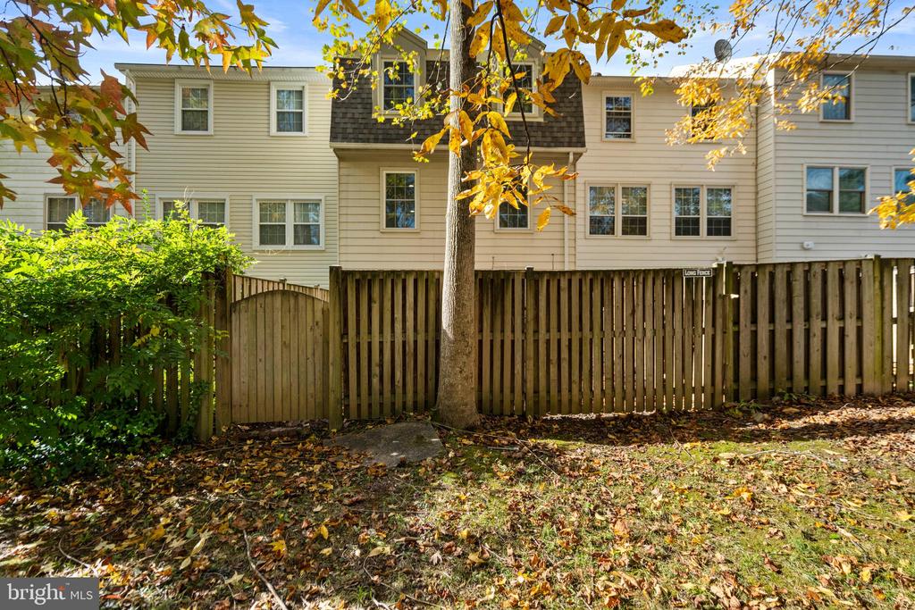 9521 CHERRY OAK COURT