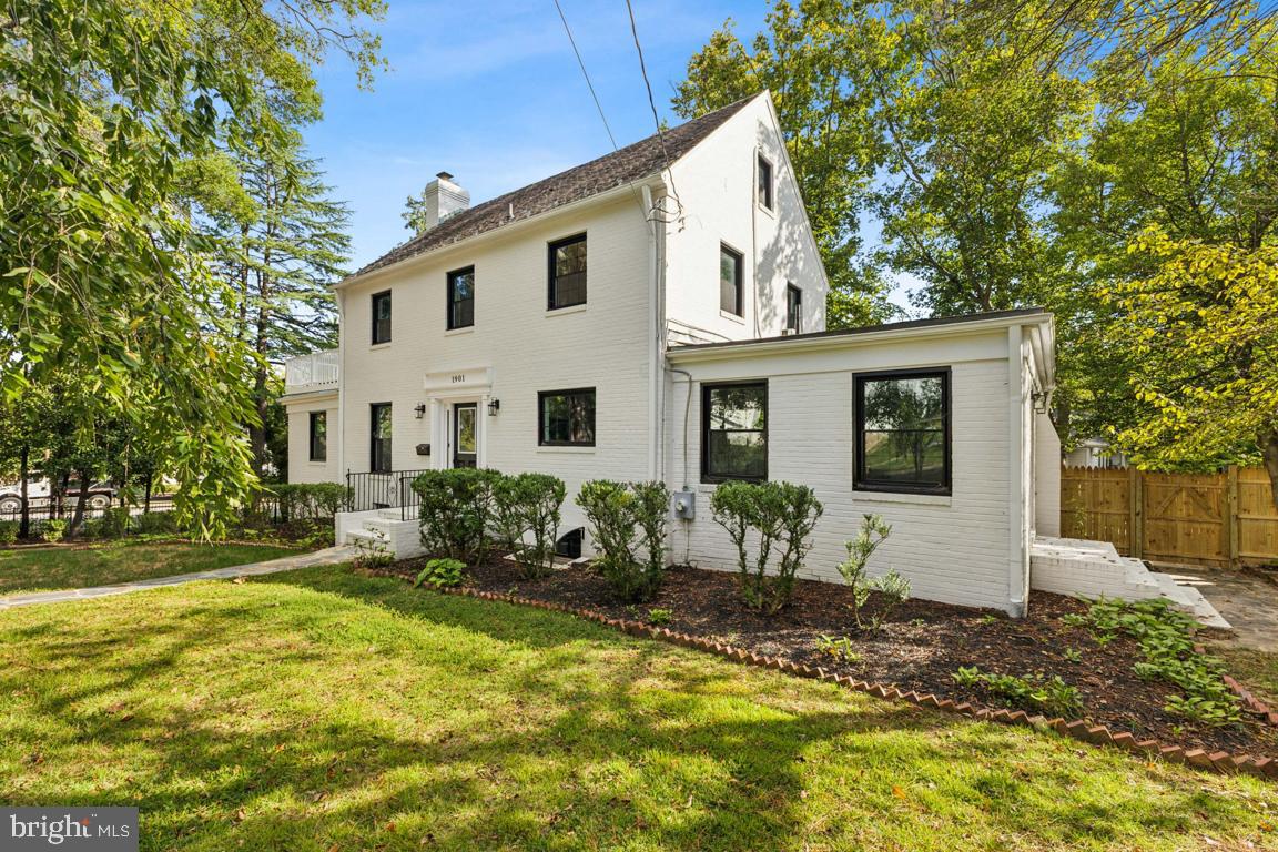 1901 BELLE HAVEN ROAD