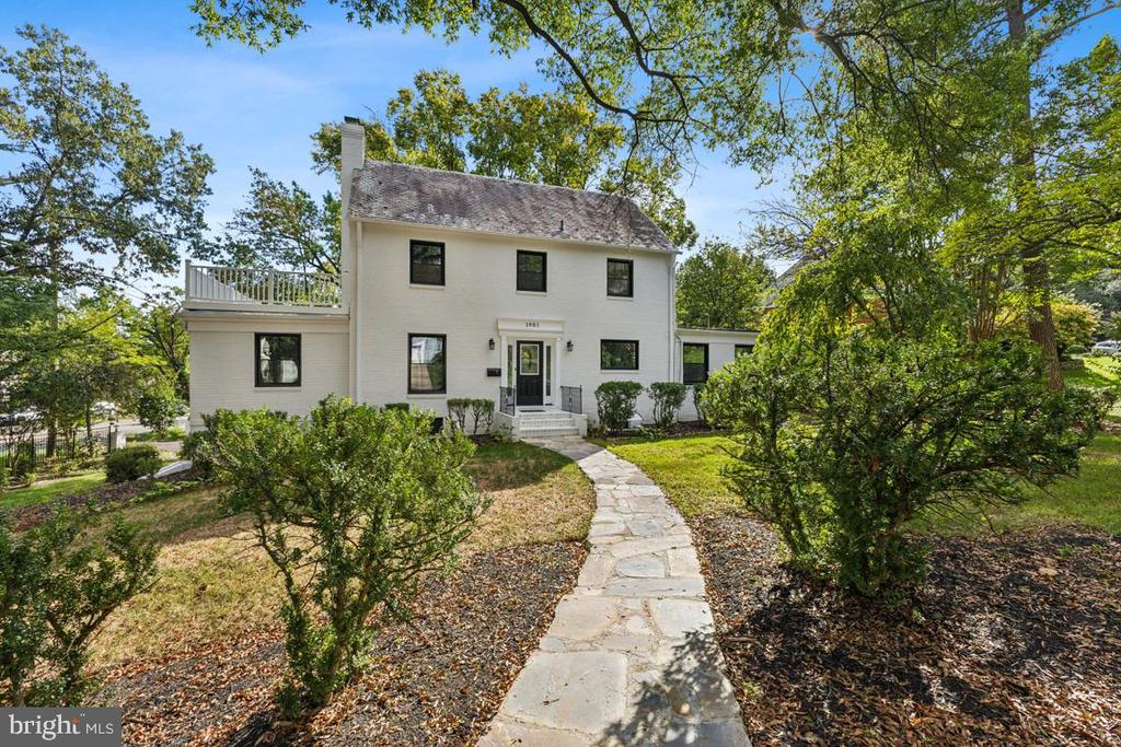 1901 BELLE HAVEN ROAD
