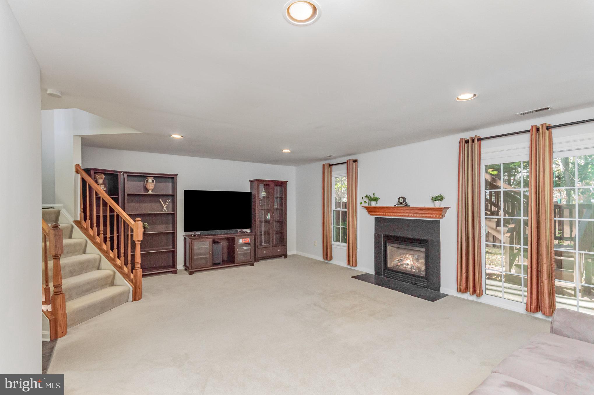 7039 KINGS MANOR DRIVE