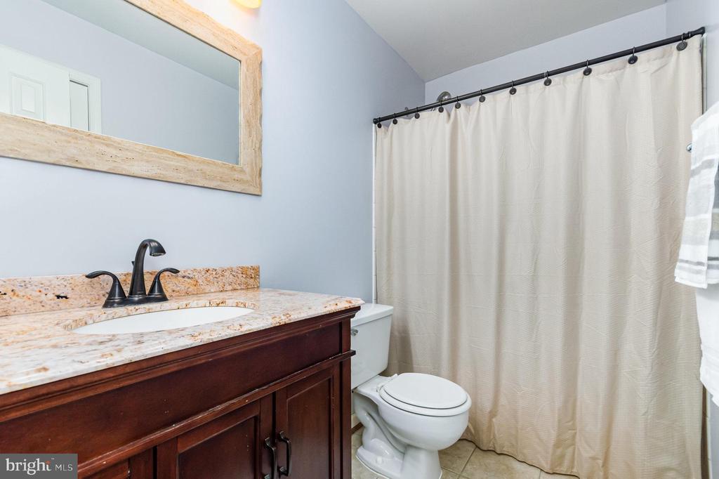 7039 KINGS MANOR DRIVE