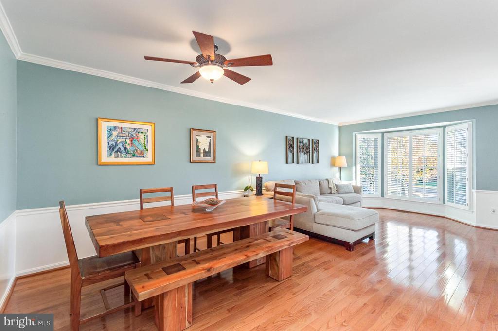 7039 KINGS MANOR DRIVE