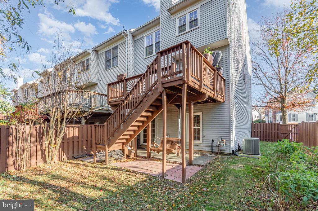 7039 KINGS MANOR DRIVE