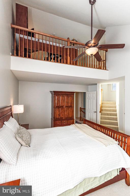 7039 KINGS MANOR DRIVE