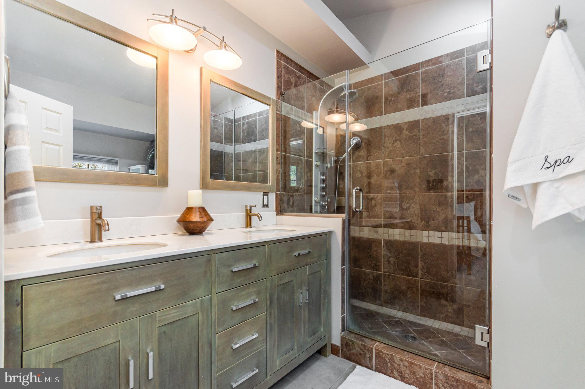 7039 KINGS MANOR DRIVE