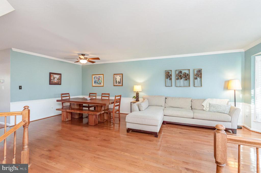 7039 KINGS MANOR DRIVE