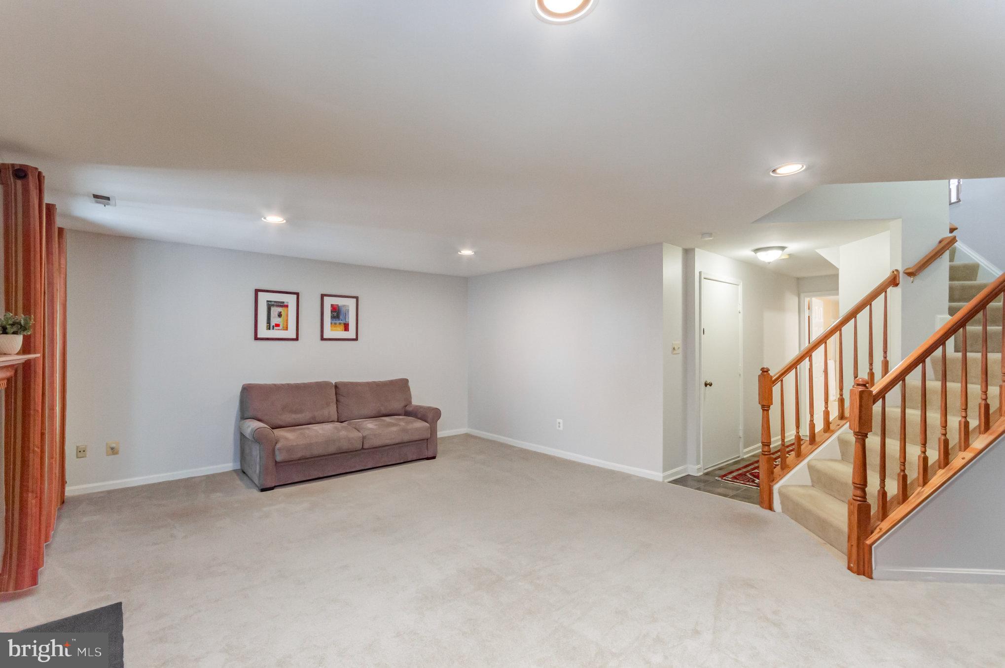 7039 KINGS MANOR DRIVE