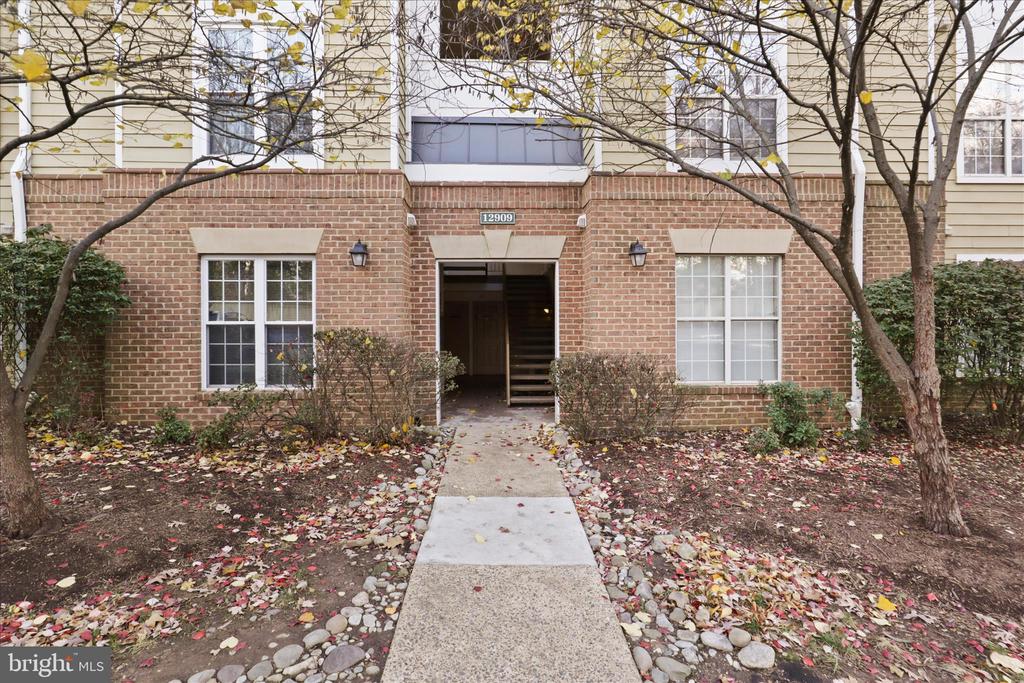 12909 ALTON SQUARE 201