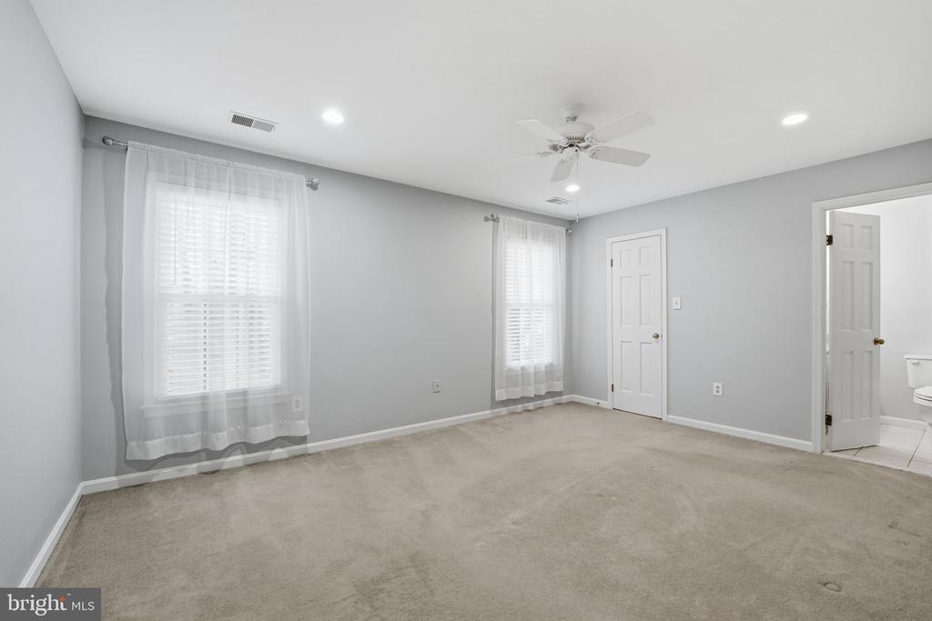 9236 NORTHEDGE DRIVE