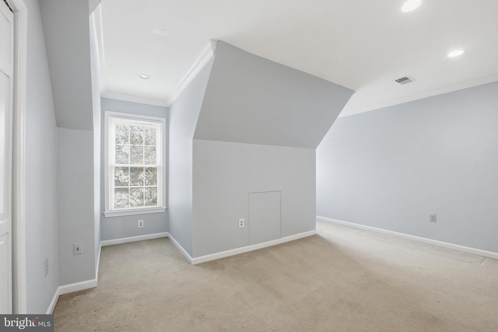9236 NORTHEDGE DRIVE