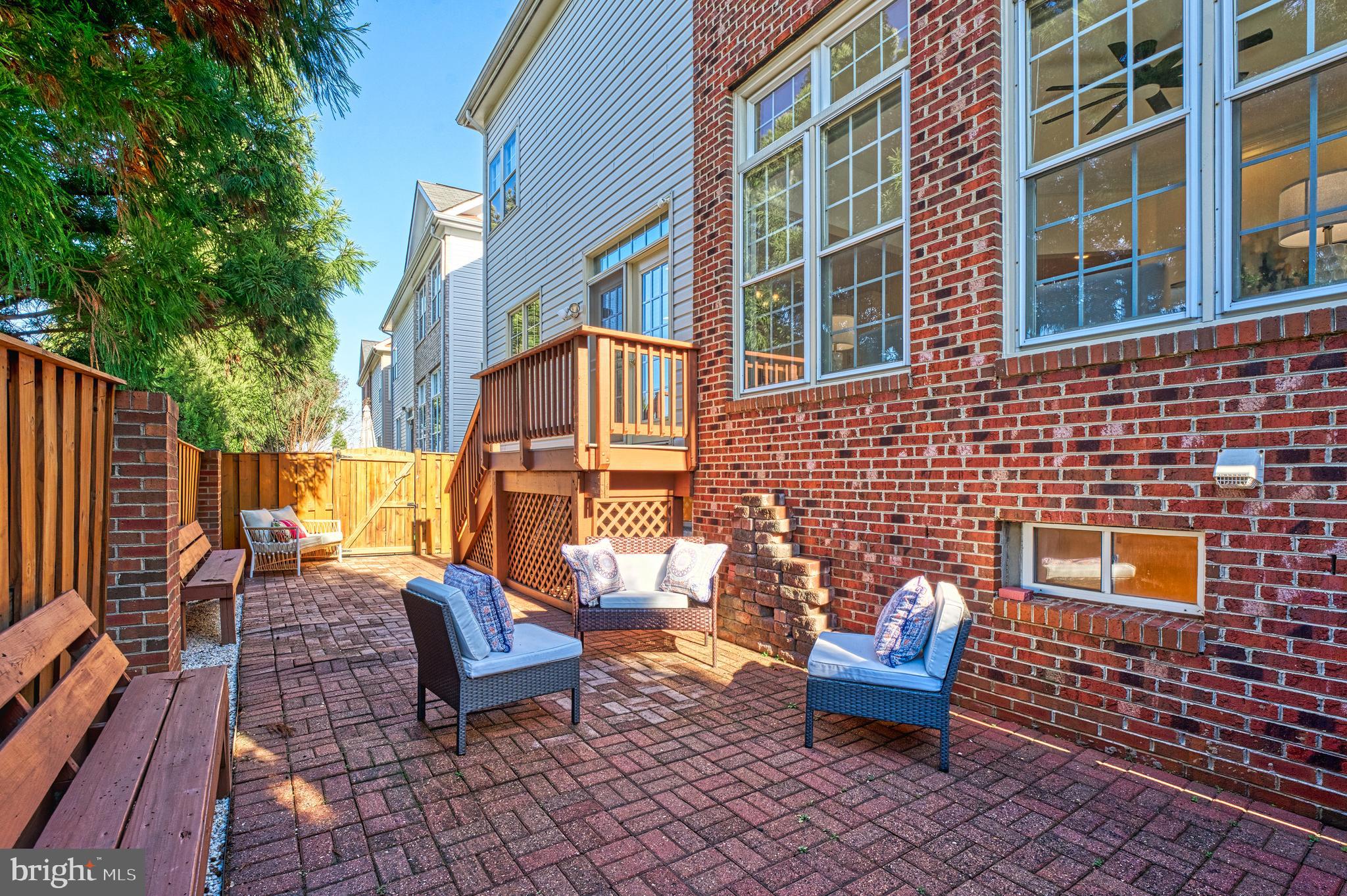 7204 LYNDAM HILL CIRCLE