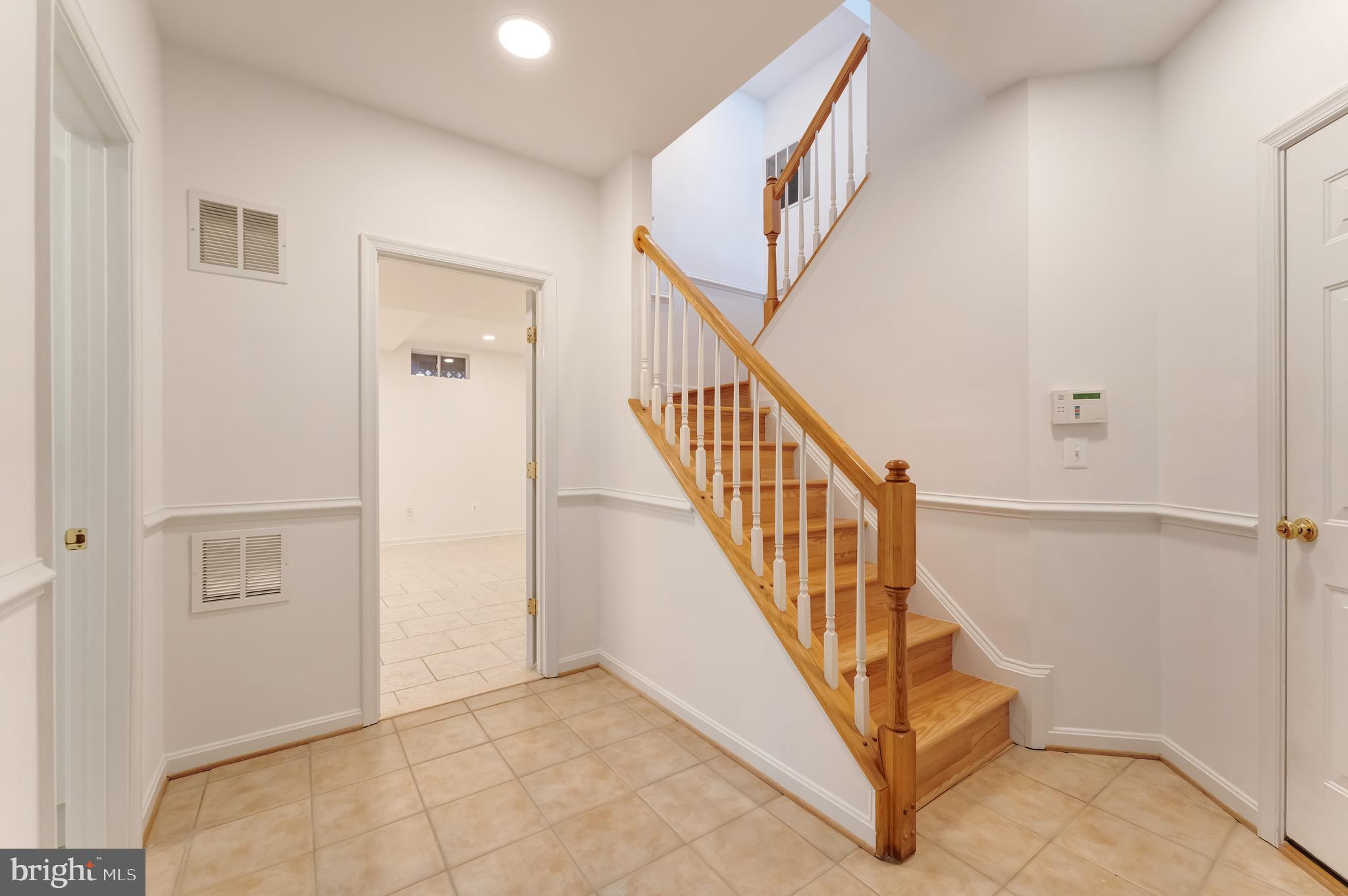 7204 LYNDAM HILL CIRCLE