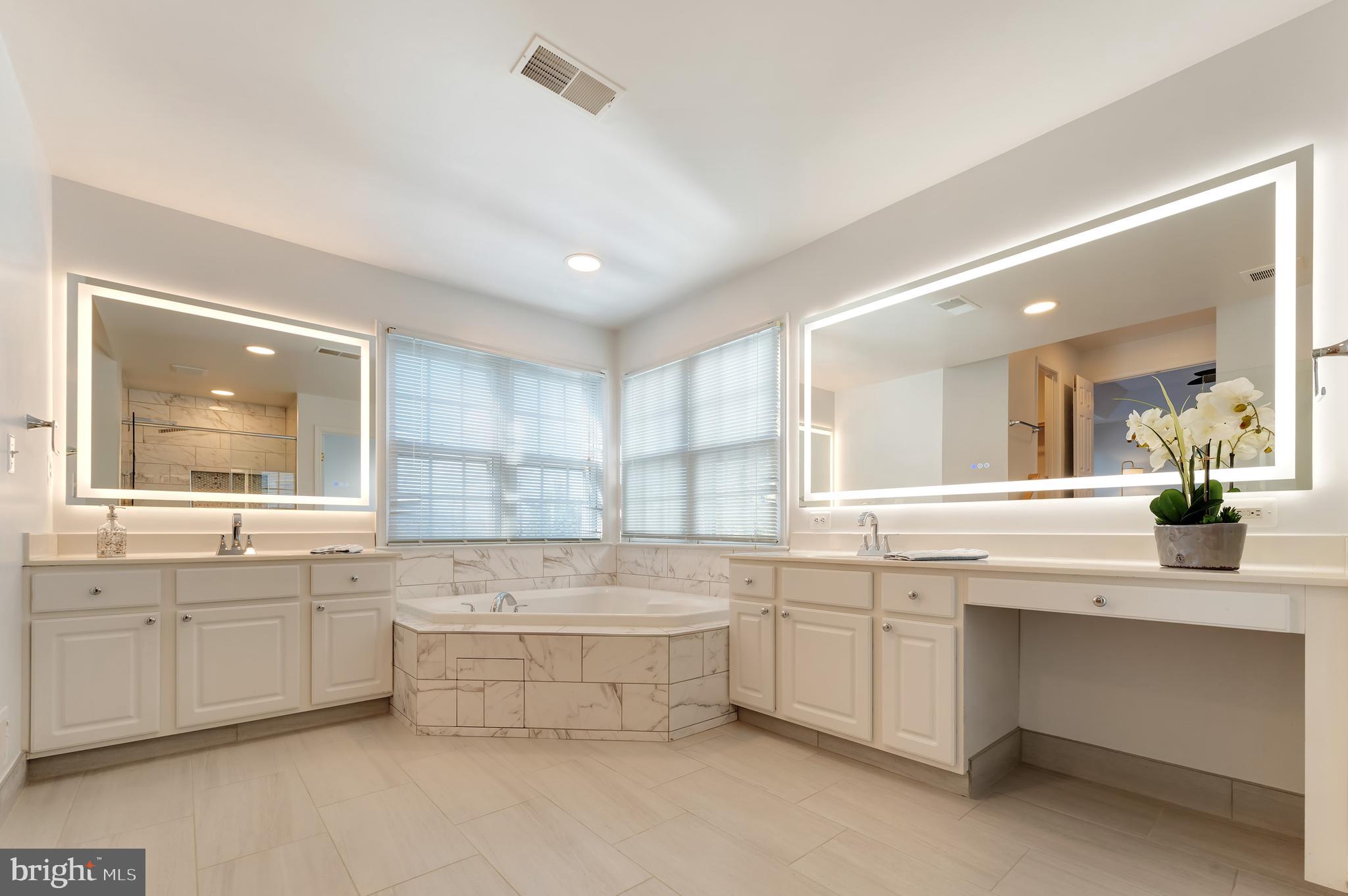 7204 LYNDAM HILL CIRCLE